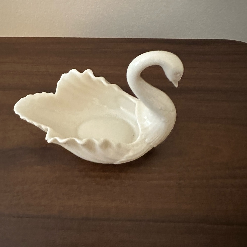 Lenox Cream Swan trinket dish